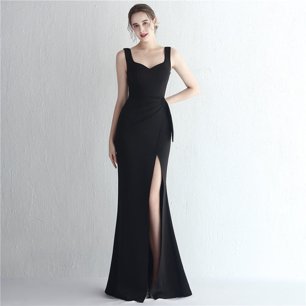 Luxe Mermaid Gown – Sophisticated Evening Dress for Hosts and Year-End Events (2025)