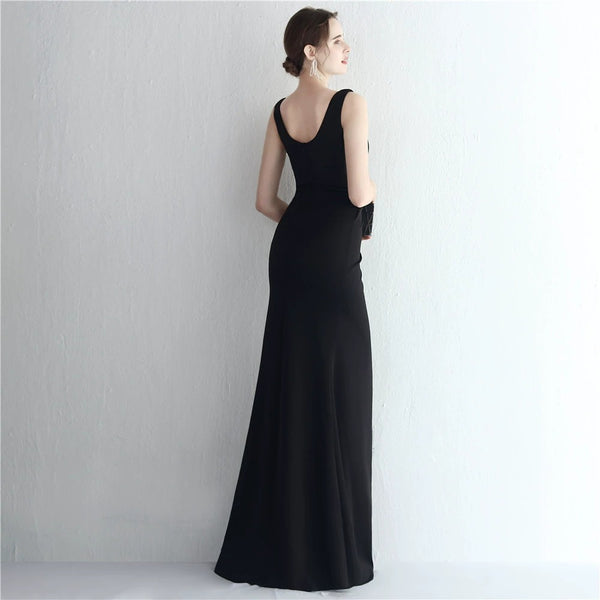 Luxe Mermaid Gown – Sophisticated Evening Dress for Hosts and Year-End Events (2025)