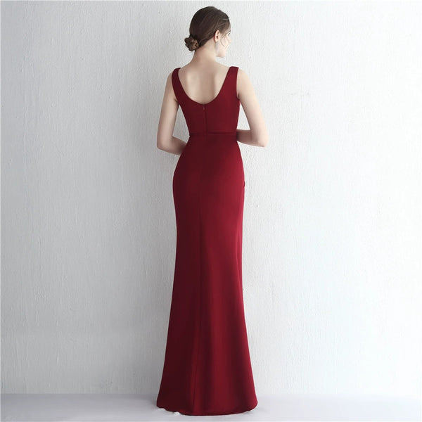 Luxe Mermaid Gown – Sophisticated Evening Dress for Hosts and Year-End Events (2025)