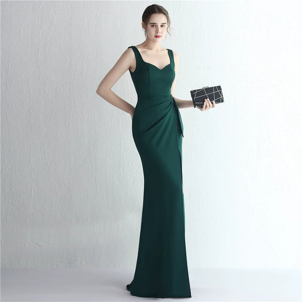 Luxe Mermaid Gown – Sophisticated Evening Dress for Hosts and Year-End Events (2025)