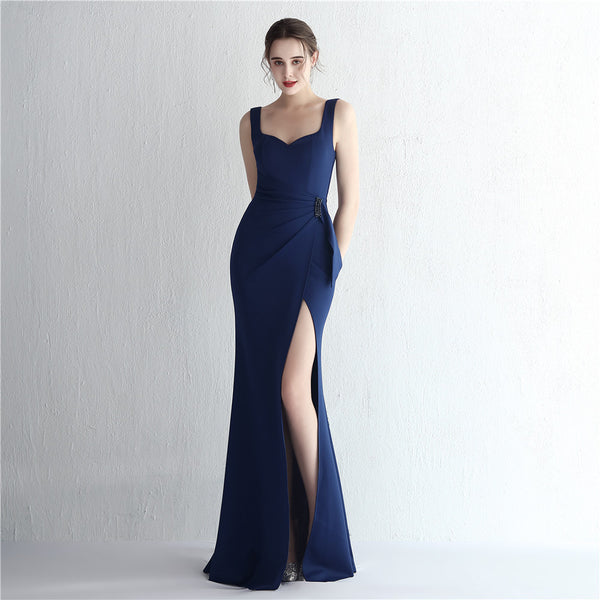 Luxe Mermaid Gown – Sophisticated Evening Dress for Hosts and Year-End Events (2025)