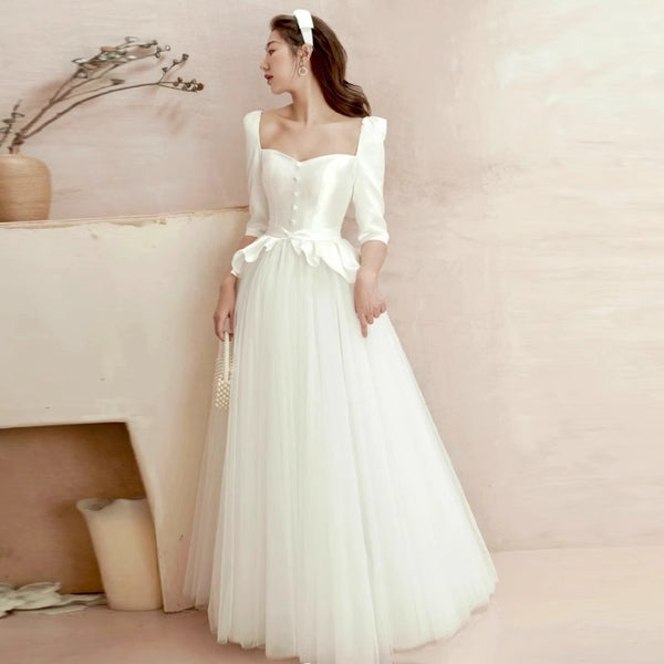 French Long-Sleeve White Wedding Dress – Petite Elegant Gown for Ceremonies or Evening Events (2025)