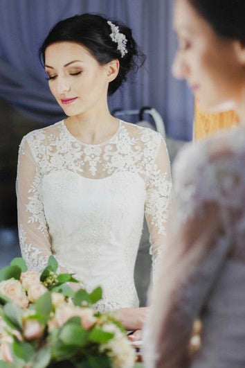 Vestido de novia de tobillo hasta el tobillo con aplicaciones de encaje de ilusión y dividido