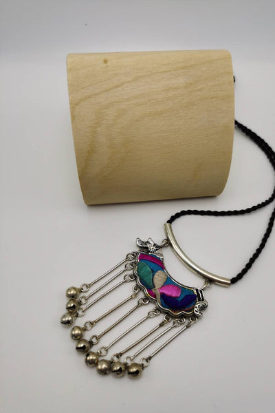 Collar de bordado en forma de perro único con campanas