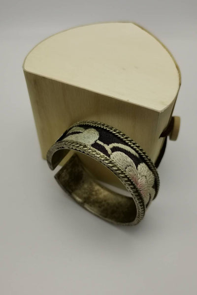 Bordado artístico artístico Royal Poinciana Puff Bangle
