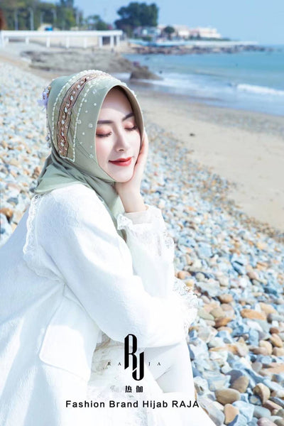 Eshal-Sage – Hijab-Kappe im Ethno-Stil mit Perlen- und Kristallverzierung und zarter Kette