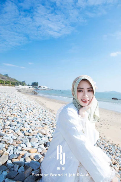 Eshal-Sage – Hijab-Kappe im Ethno-Stil mit Perlen- und Kristallverzierung und zarter Kette