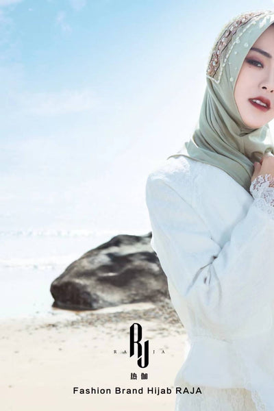 Eshal-Sage – Hijab-Kappe im Ethno-Stil mit Perlen- und Kristallverzierung und zarter Kette