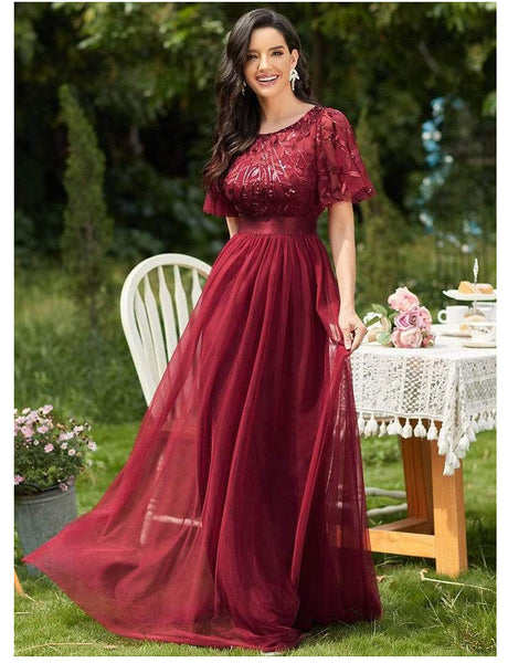 A-Linien-Abendkleid aus Tüll mit kurzen Glockenärmeln, Rundhalsausschnitt, Paillettenbesatz und Gürtel