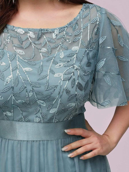 A-Linien-Abendkleid aus Tüll mit kurzen Glockenärmeln, Rundhalsausschnitt, Paillettenbesatz und Gürtel