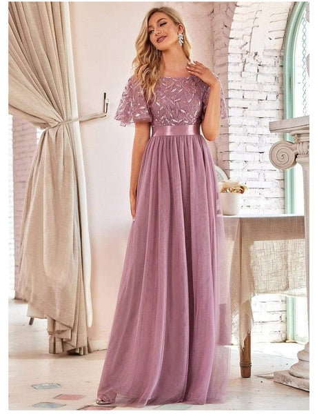 A-Linien-Abendkleid aus Tüll mit kurzen Glockenärmeln, Rundhalsausschnitt, Paillettenbesatz und Gürtel