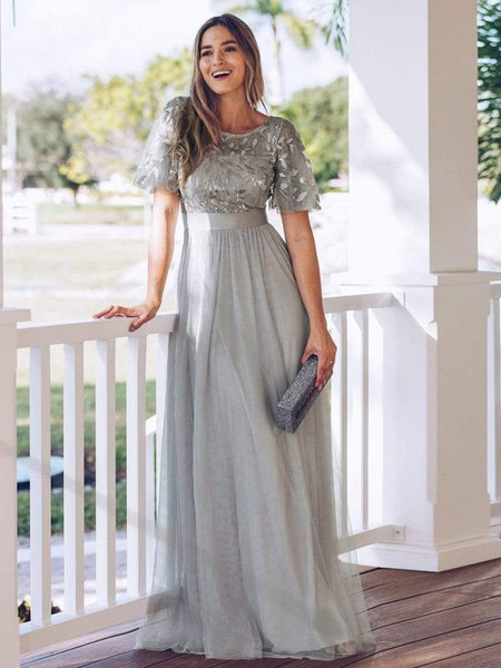 A-Linien-Abendkleid aus Tüll mit kurzen Glockenärmeln, Rundhalsausschnitt, Paillettenbesatz und Gürtel