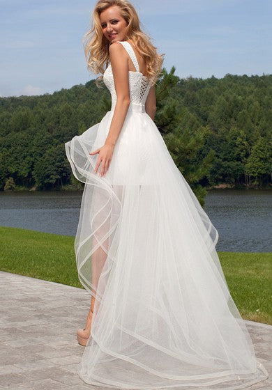Lässiges und schlichtes kurzes Sommerbrautkleid aus Spitze mit abnehmbarer Schleppe aus Tüll
