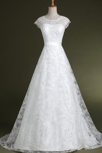 Robe trapèze en dentelle avec fermeture éclair au dos et appliques longueur au sol