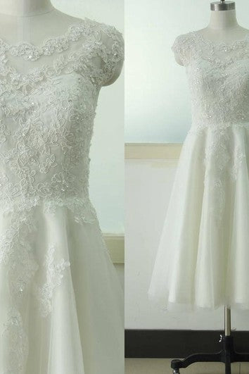 Robe trapèze mi-longue à manches courtes et dentelle avec fermeture éclair au dos et perles
