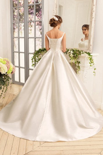 Robe trapèze en satin à lacets et épaules dénudées, longueur au sol