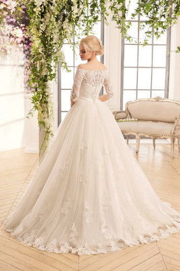 Robe trapèze longue au sol, épaules dénudées, manches mi-longues, en tulle et dentelle illusion avec appliques