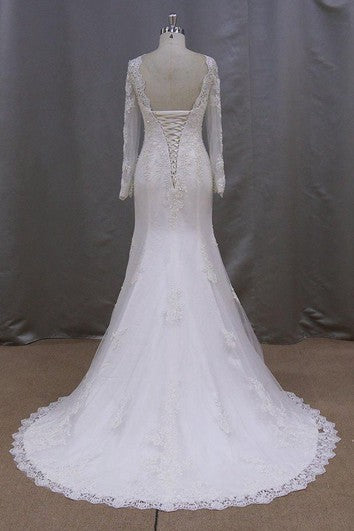 Robe sirène à manches longues et col haut en dentelle avec dos lacé