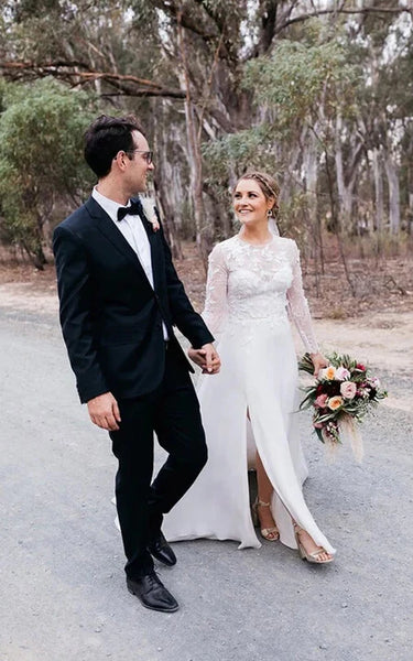 Robe de mariée modeste en mousseline de soie à manches longues et col bateau fendue sur le devant