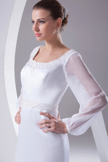 Vestido de satén de sirena con cuentas cuadradas con diseño de manga larga y tren de la corte