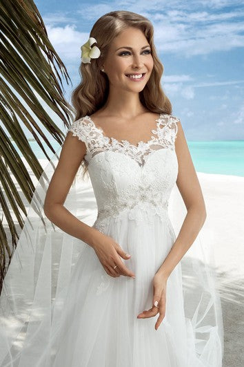 Robe trapèze en tulle à encolure dégagée, manches courtes, dos corset, longueur au sol, avec appliques et perles