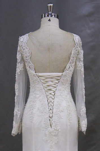Robe sirène à manches longues et col haut en dentelle avec dos lacé
