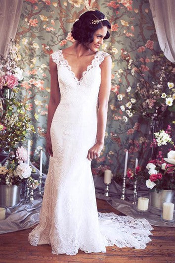 Robe sirène en dentelle à col en V et manches courtes avec dos illusion