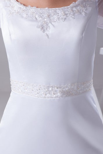 Vestido de satén de sirena con cuentas cuadradas con diseño de manga larga y tren de la corte