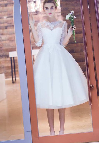 Vestido de encaje longitud de té de manga larga joya
