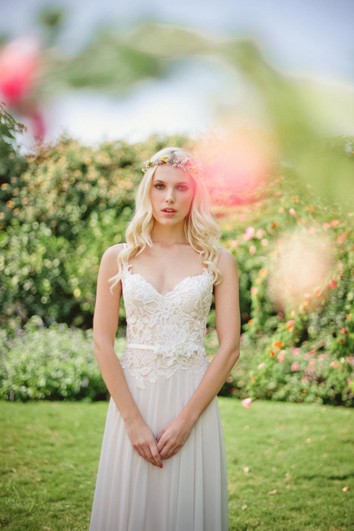 Vestido Weddig Weddig de encaje de gasa con rodantes de flores