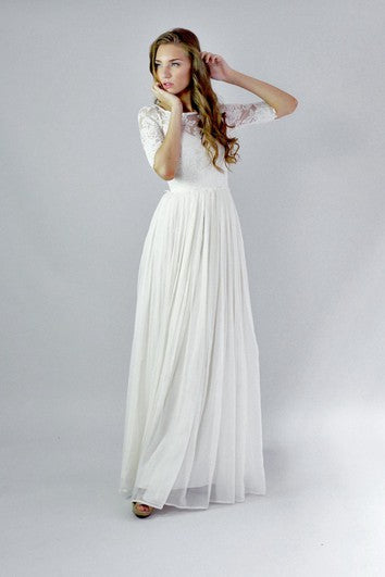 Vestido de boda de gasa con vaina posterior con encaje y pliegues