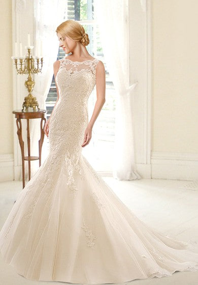 Robe de mariée sirène en dentelle sans manches avec col illusion et dos en V