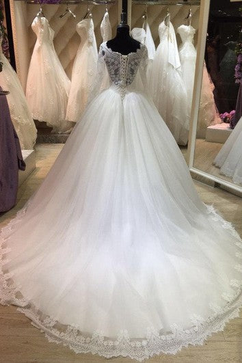 Robe de bal en dentelle et tulle à manches longues avec dos illusion