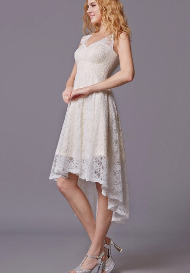 Vestido de novia de giro tradicional con estilo de encaje sin mangas y corte asimétrico