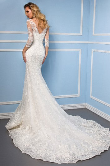 Mermaid 3-4 Vestido de boda de encaje aplicado con cuello en V con tren de capilla