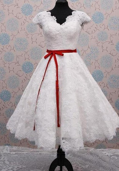 Vestido de encaje con la gorra sin mangas en V