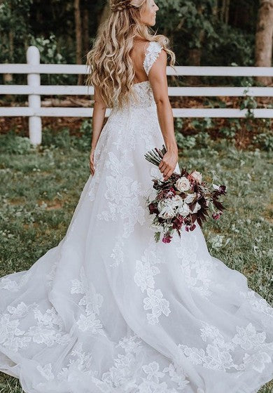 Elegantes Träger Spitzentüll A-Linie Bodenlanges Sweep-Schleppe Ärmelloses Brautkleid mit Applikationen