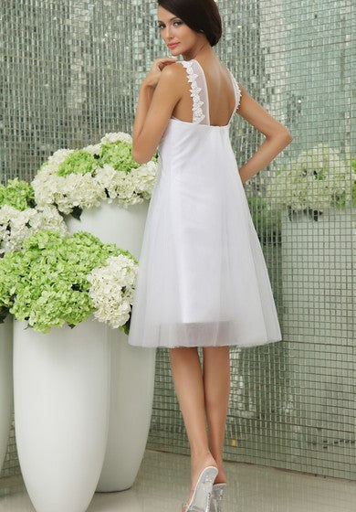 Jolie robe courte sans manches avec superposition en mousseline
