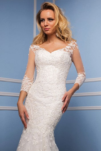 Mermaid 3-4 Vestido de boda de encaje aplicado con cuello en V con tren de capilla