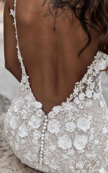 Vestido de boda de espalda de cordones de la embestida de la playa con cuello en V atado