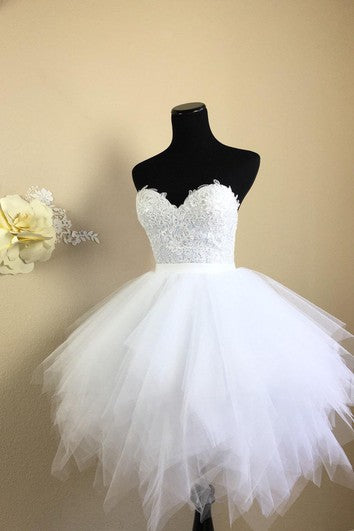 Vestido de corpiño de encaje corto con falda de tul