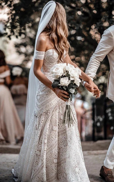 Vestido de boda en tren de encaje de boho sweetheart