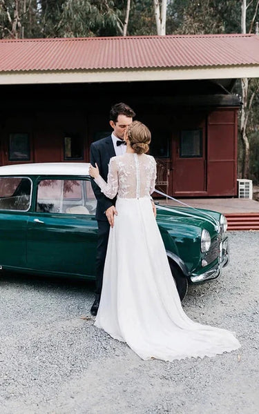 Robe de mariée modeste en mousseline de soie à manches longues et col bateau fendue sur le devant