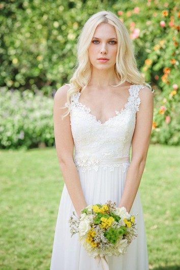 Vestido Weddig de encaje largo con flor con flor de cuentas