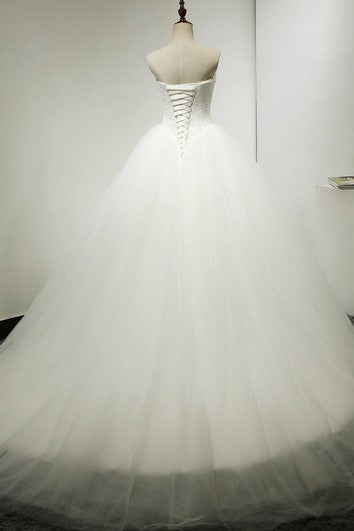 Vestido de pelota de tulle de amor con corpiño de encaje y con cordones hacia atrás