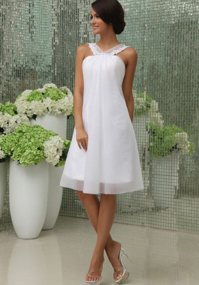Jolie robe courte sans manches avec superposition en mousseline