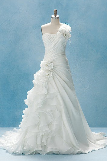 Vestido de una línea de una sola parte con flor y volantes