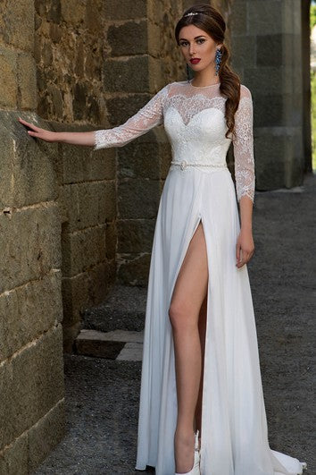Robe longue trapèze en mousseline à fermeture éclair, manches illusion, col bijou, fente sur le devant et perles