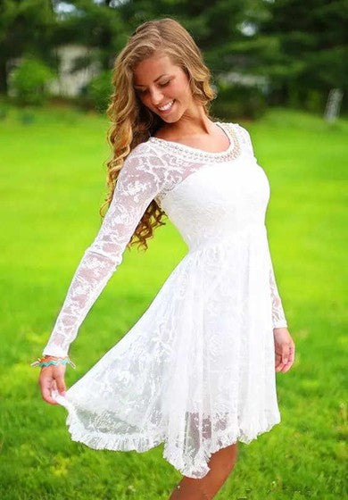 Vestido de novia de rodilla de encaje de mangas largas clásicas con cuentas