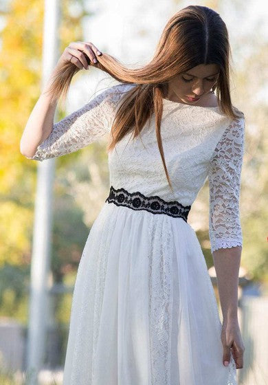 Robe de mariée plissée à manches courtes en dentelle bateau avec ruban en dentelle